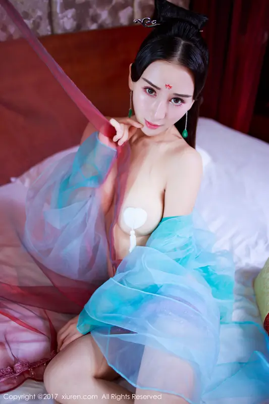 邹晶晶的性感女王写真