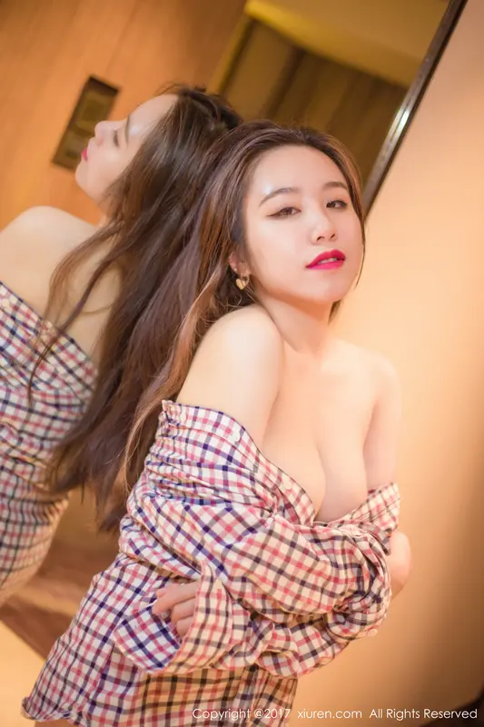 [XIUREN秀人网]2017.09.28 No.823 吃白菜的vi菜菜 – 005.webp