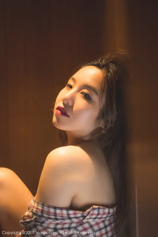 [XIUREN秀人网]2017.09.28 No.823 吃白菜的vi菜菜 – 007.webp