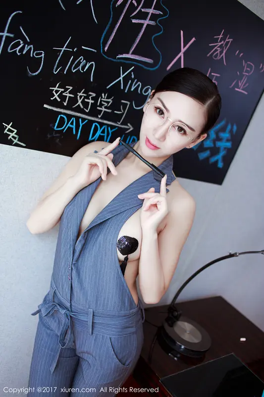 [XIUREN秀人网]2017.11.22 No.852 邹晶晶女王 – 033.webp