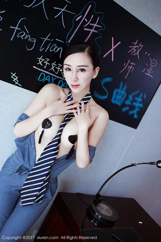 [XIUREN秀人网]2017.11.22 No.852 邹晶晶女王 – 037.webp