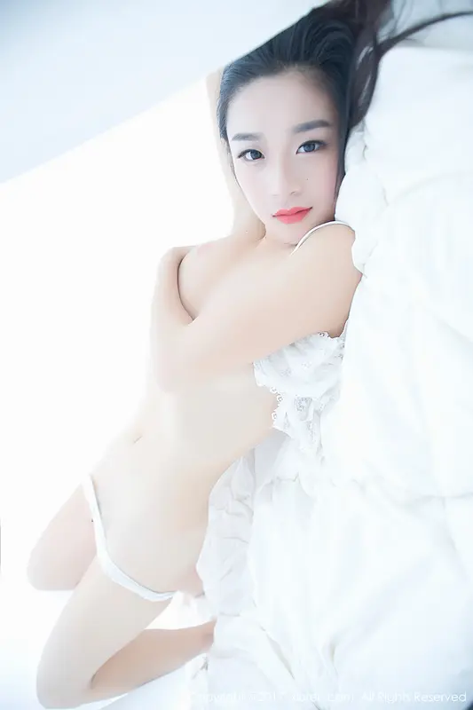 綺夢輕語：凝脂玉肌的柔情絮語