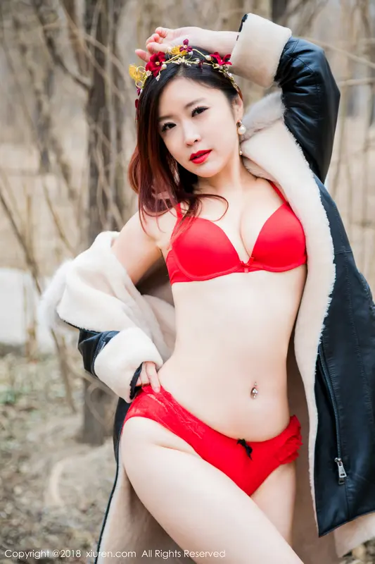 西希白兔写真写真展现性感魅力
