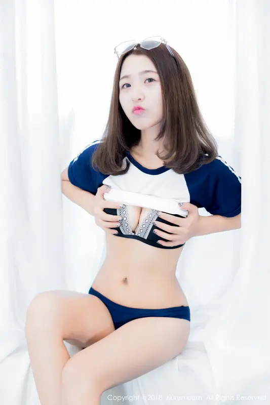 [XIUREN秀人网]2018.04.02 No.969 七月Julie – 045.webp