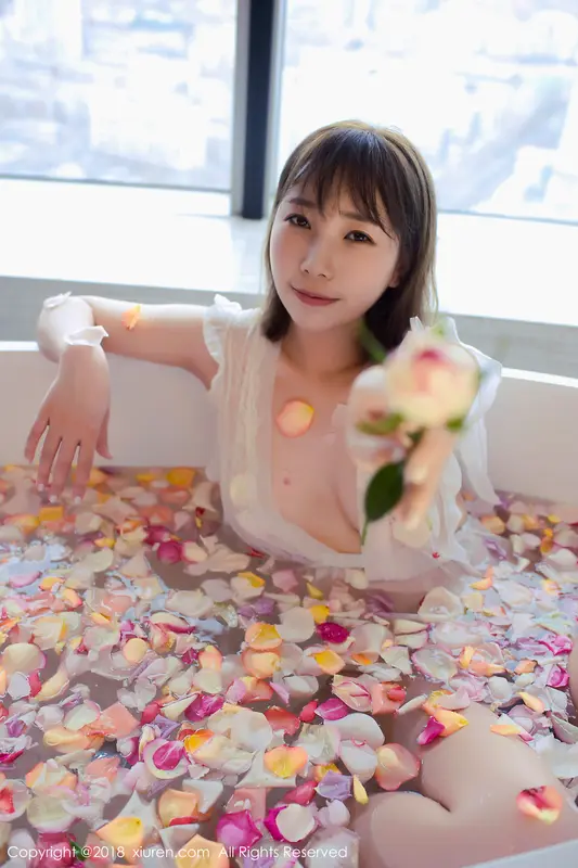 [XIUREN秀人网]2018.04.16 No.981 枝恩 – 021.webp