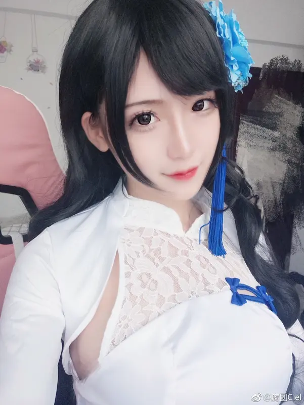 腐团儿95式Cosplay：战场少女的温柔演绎