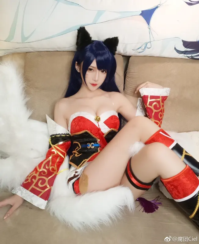 Ikaros: Incarnation Féline d'Ahri, la Renarde Spirituelle