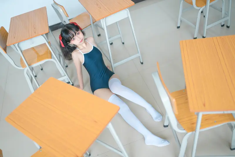 Chunmm沫沫's Sensual School Swimsuit Photoshoot