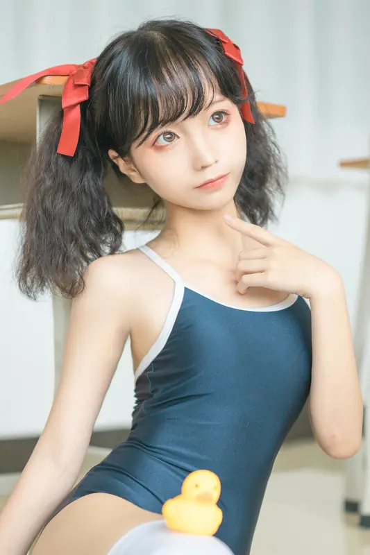 Chunmomo's Playful Dive: A School Swimsuit Fantasy
