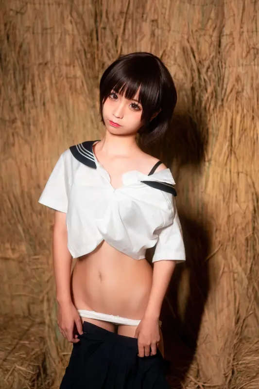 稻草物语：捕捉田园少女的纯真与性感