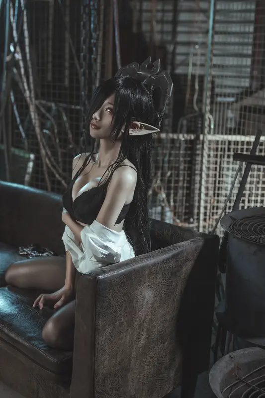 黑兽女王：OL制服下的诱惑