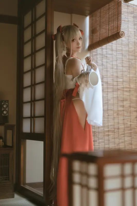 可畏巫女：蠢沫沫的神秘诱惑