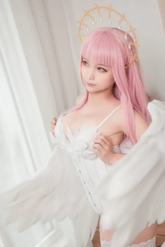 Chunmomo's Angelic Embrace: A True Love Edition