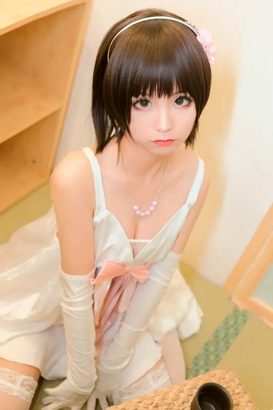 Elegance Unveiled: Cosplay in Graceful Attire