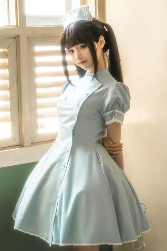 制服诱惑：纯欲小护士的私密写真