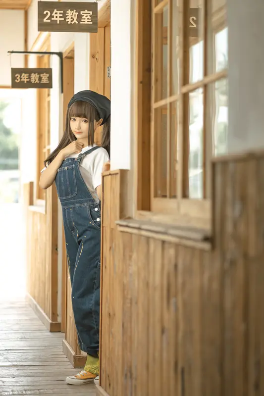 Chunmomo's Artistic Allure: Overalls in the Studio