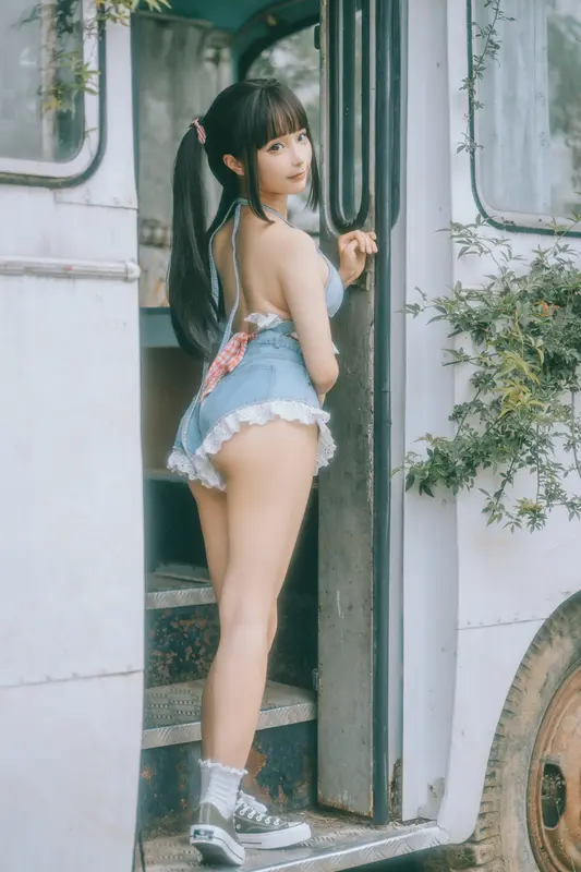 蠢沫沫 NO.184 大巴车-绅士版 – 004.webp