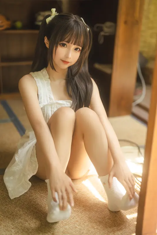 夏日白吊带的清凉絮语