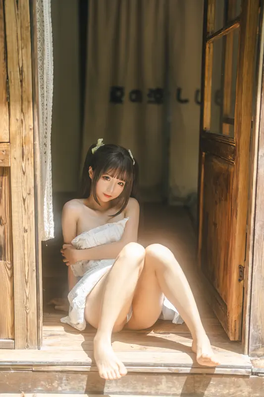 蠢沫沫 NO.186 夏  白吊带 – 051.webp