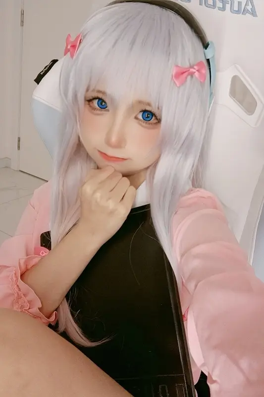 Chunmomo's Cosplay Extravaganza: A Self-Portrait Collection
