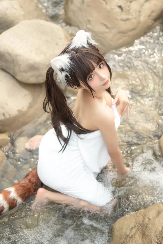 蠢沫沫：化身灵动小熊猫，释放野性魅力