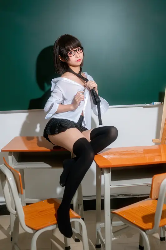 蠢沫沫 NO.21 教师 – 001.webp