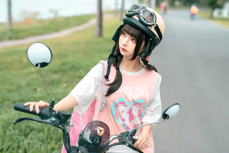 蠢沫沫 NO.212 小电车 – 002.webp