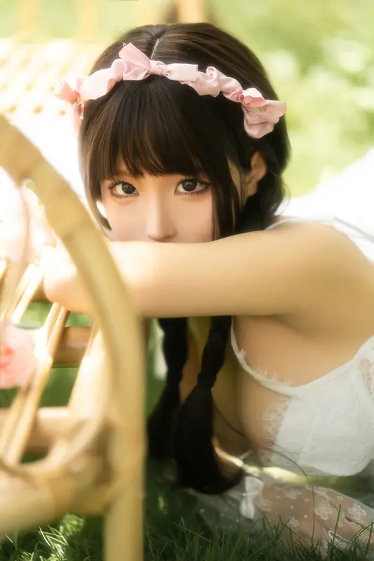 Chunmomo's Ethereal Springtime Sensuality