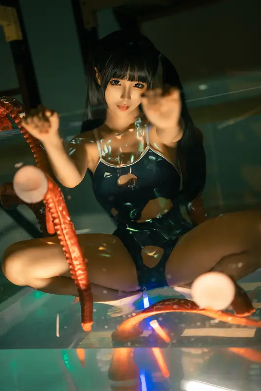 Chunmomo's Abyss: A Descent into Erotic Depths
