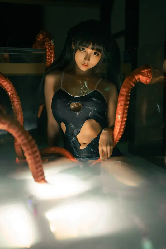 Chunmm沫沫's Ethereal Descent: Abyss Photography