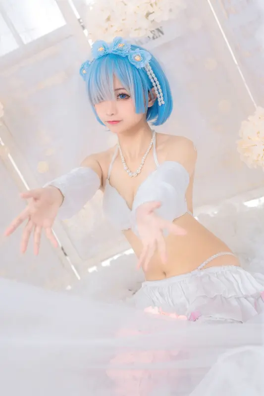 雷姆花嫁：纯真与诱惑的交织
