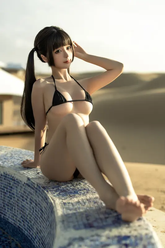沙漠比基尼写真