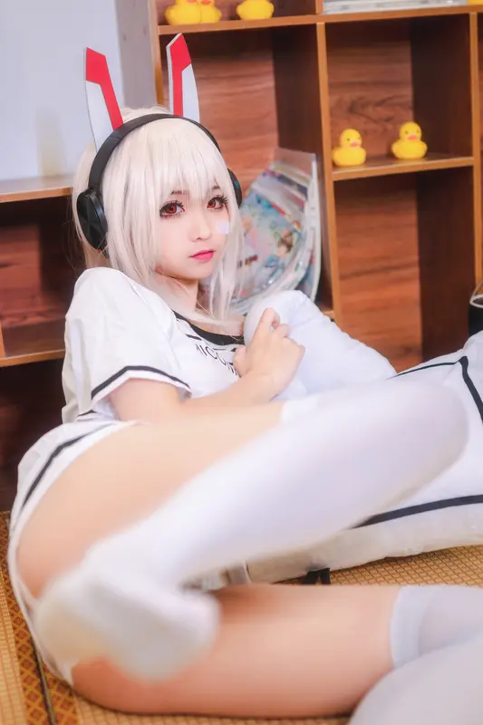 Chunmomo's Ethereal Lingerie Allure