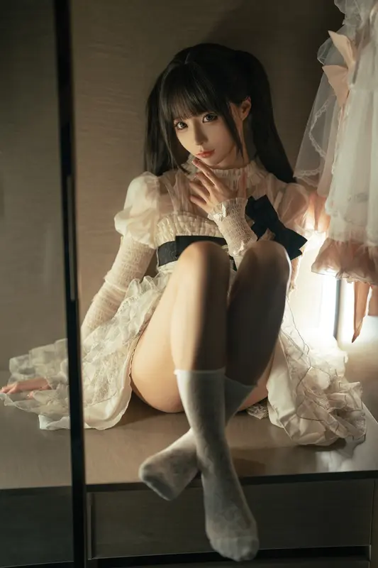 蠢沫沫 NO.261 柜中她 – 002.webp