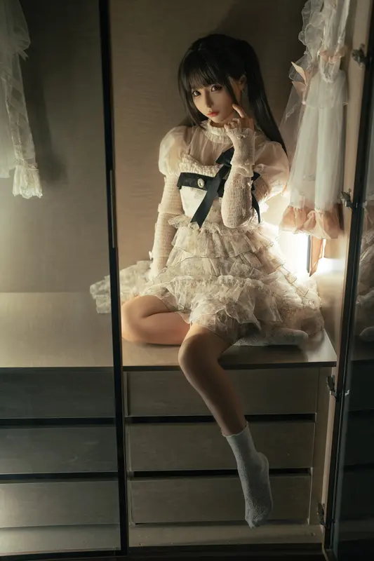 蠢沫沫 NO.261 柜中她 – 003.webp