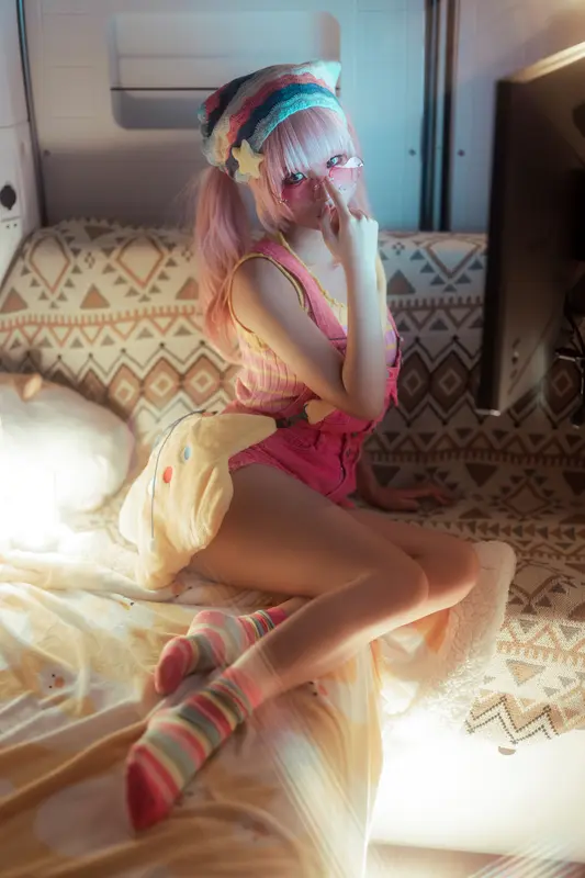 Chun沫沫's Ethereal Smoke: A Sensual Portrait