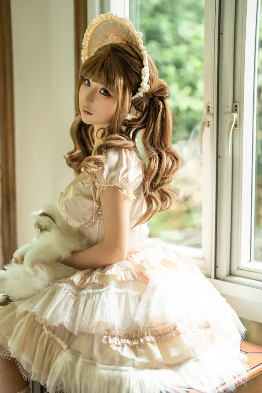 Chunmomo's Doll-like Charm: A Sensual Portrait