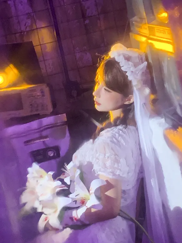 Chunmomo's Boss Behind-the-Scenes: A Glimpse into Sensuality