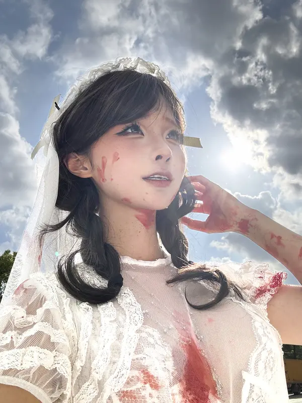 Chunmomo's Behind-the-Scenes Boss Photoshoot