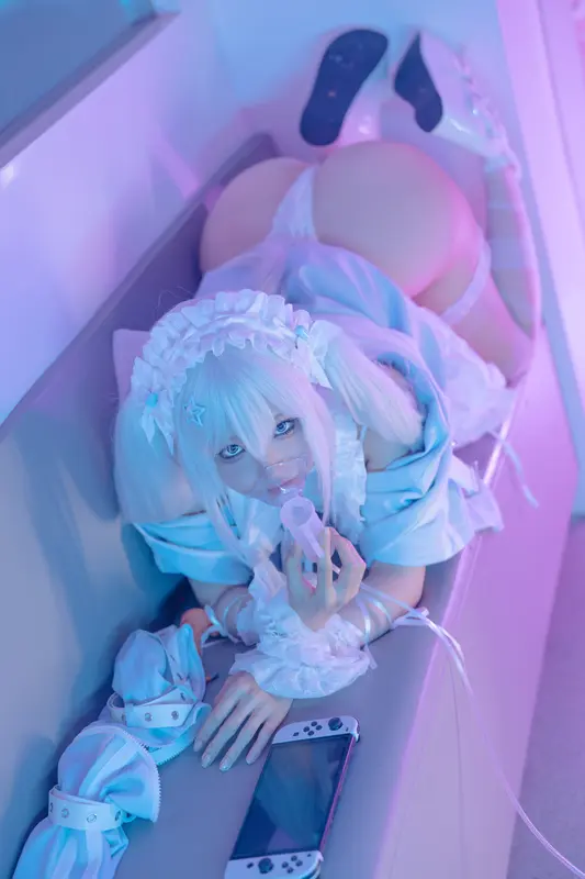 水色映純真：少女情懷的極致綻放