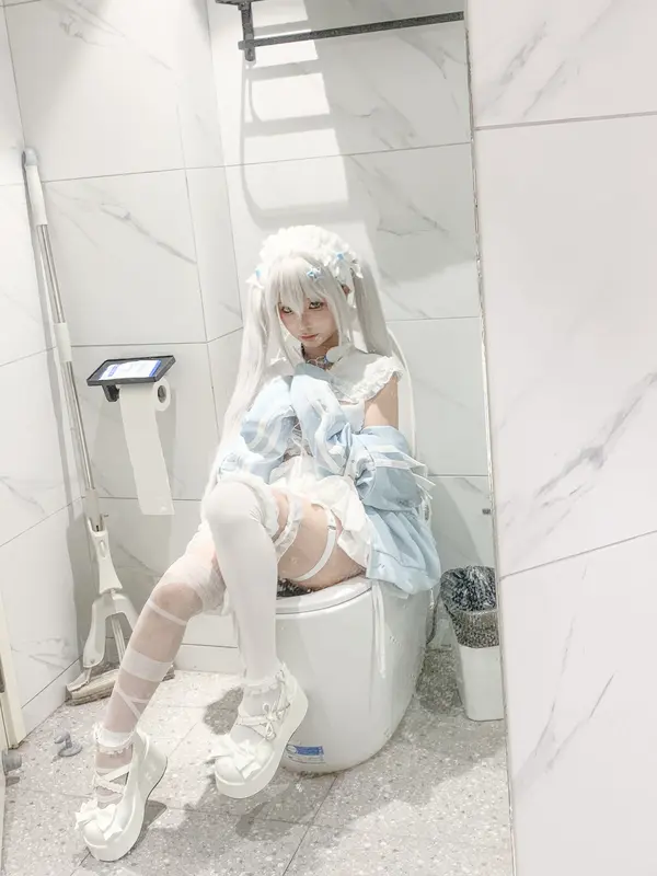 沫沫水色：花絮中的纯真与性感