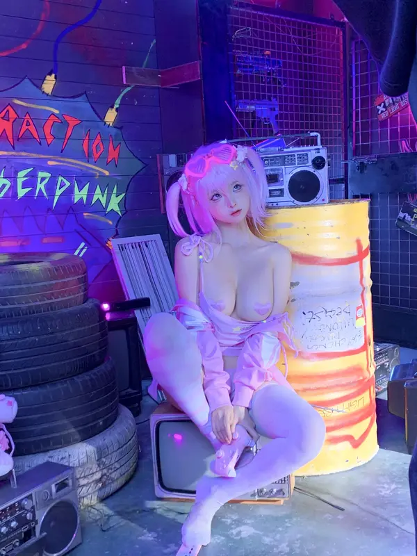 ChunXiaoMomo's Game Girl Behind the Scenes