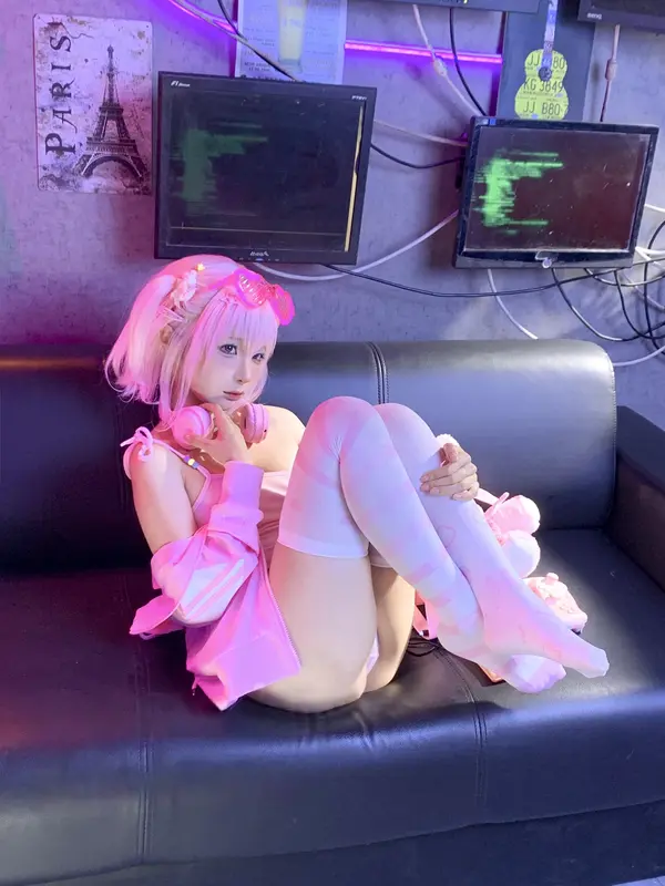 ChunXiaoMomo's Behind-the-Scenes: Game Girls Unveiled