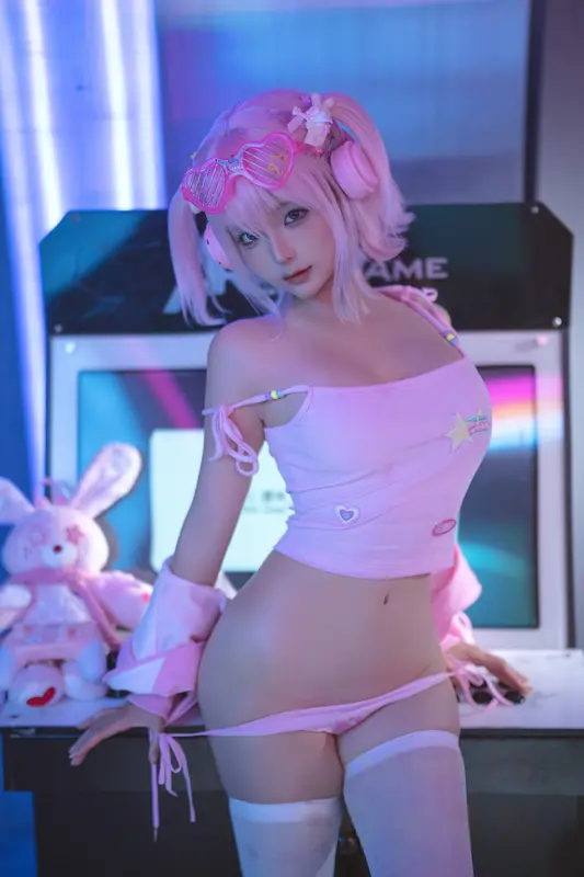ChunMoMo's Playful Gaming Charms