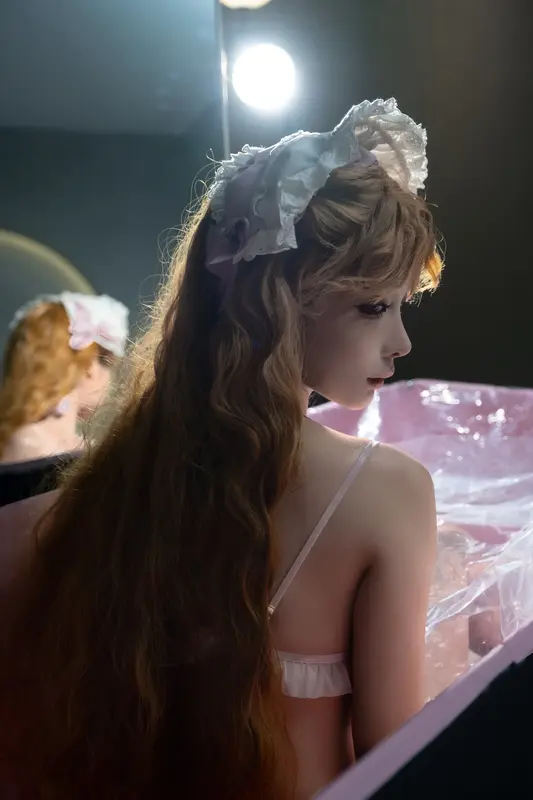 Chunmomo's Playful Doll: A Membership Exclusive