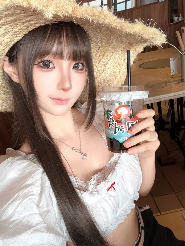 Chunmomo's Outdoor Self-Portrait Extravaganza