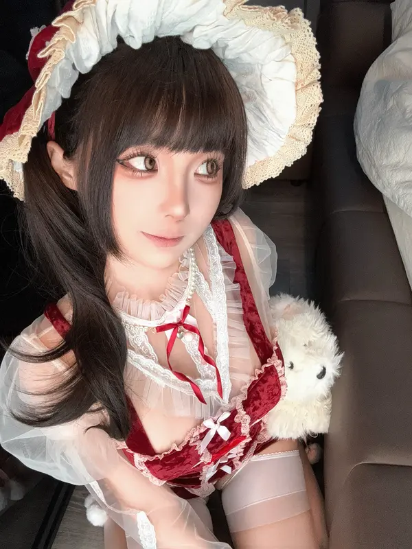 花裙下的秘密：蠢沫沫的唯美演绎