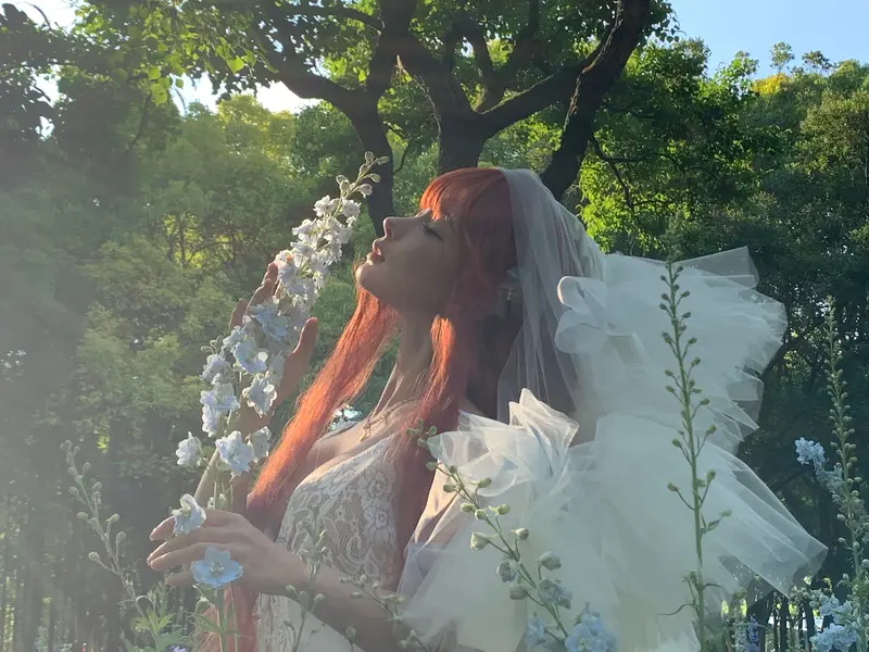 蠢沫沫 NO.357 花丛婚纱 – 048.webp