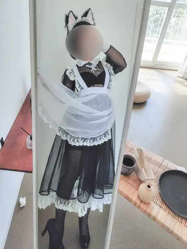 Lingerie Maid's See-Through Selfies: An Intimate Glimpse