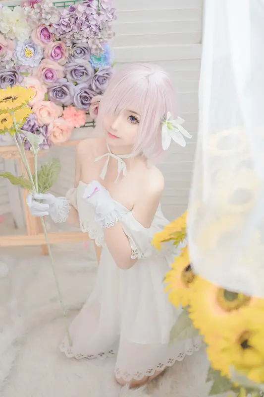 Mashu's Alluring Cosplay: A Captivating Photo Journey